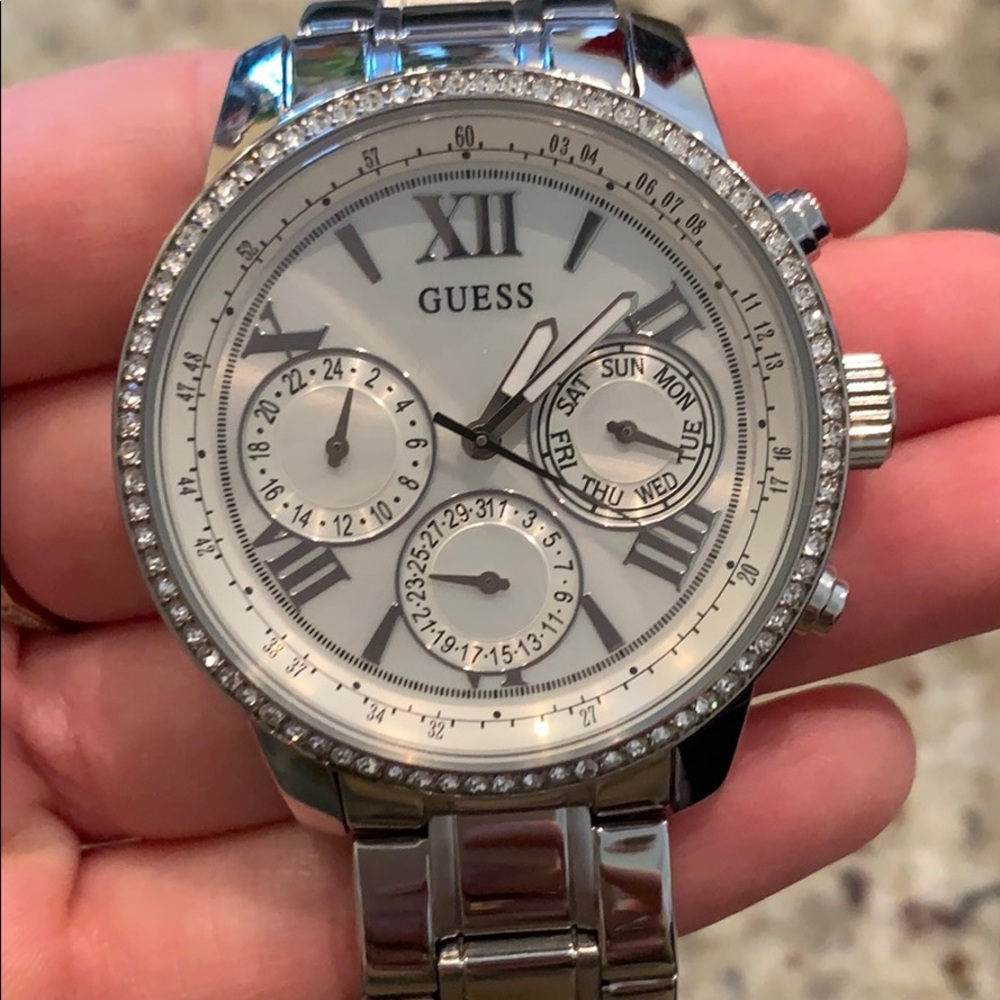 NWT! Guess watch - Picture 2 of 3